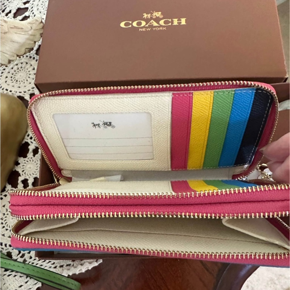 Coach Color-block Wristlet - Picture 4 of 11